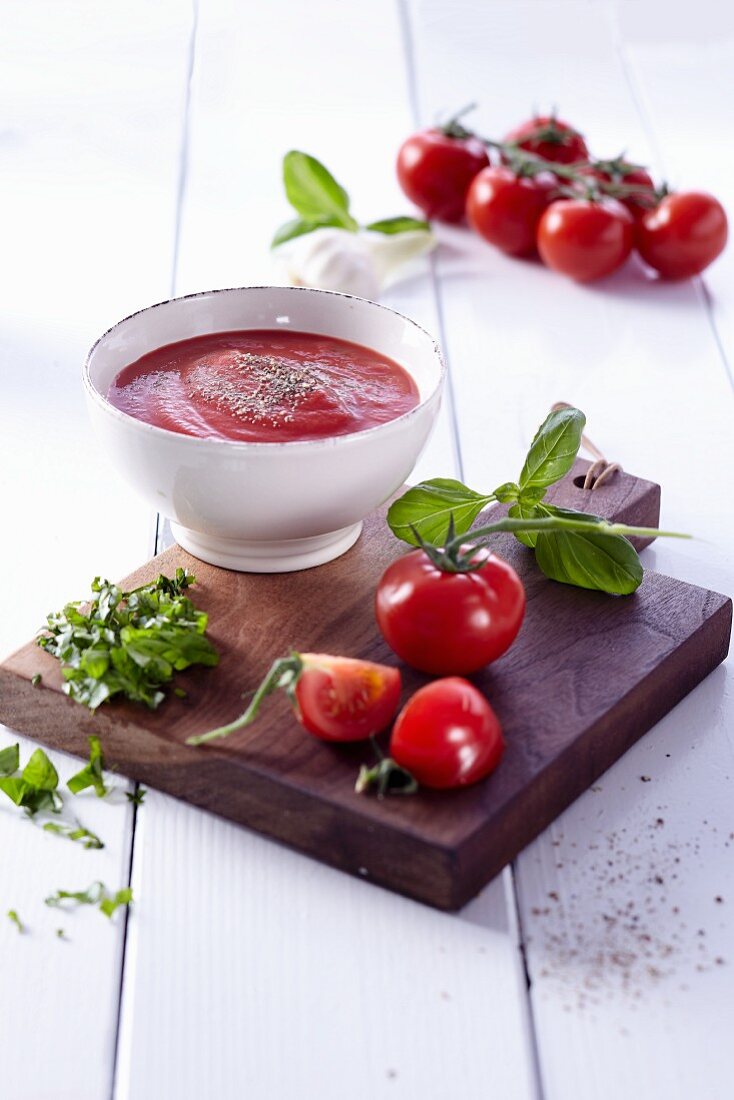 Tomato sauce, fresh tomatoes and basil