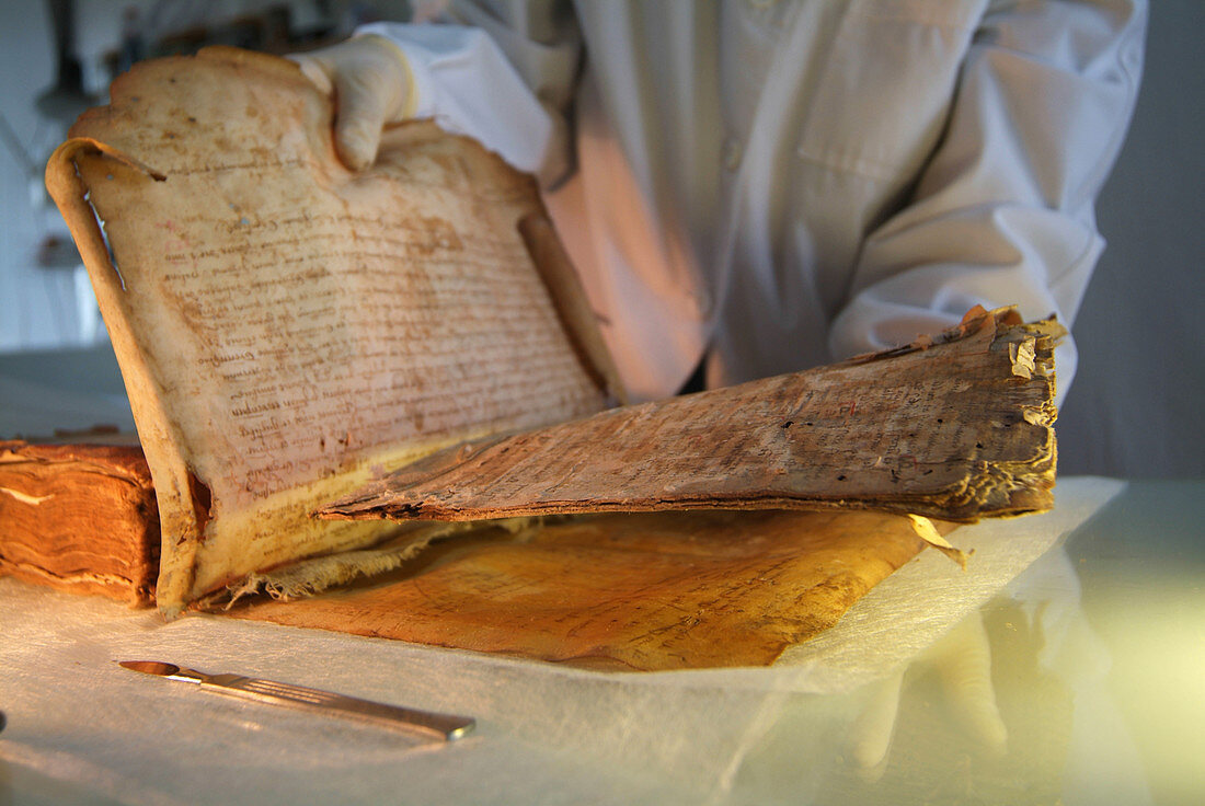 Jewish medieval heritage, document recovery