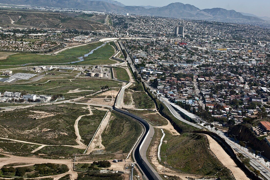 US-Mexico border fence, San Diego