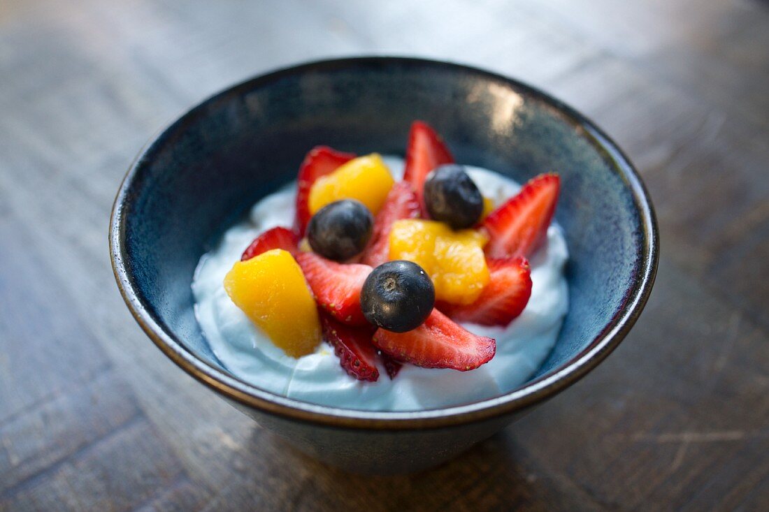 Frische Früchte in Joghurt