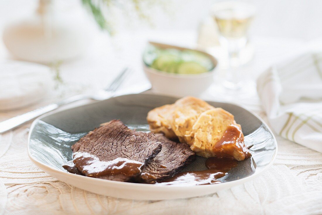 Braised beef with bread dumplings