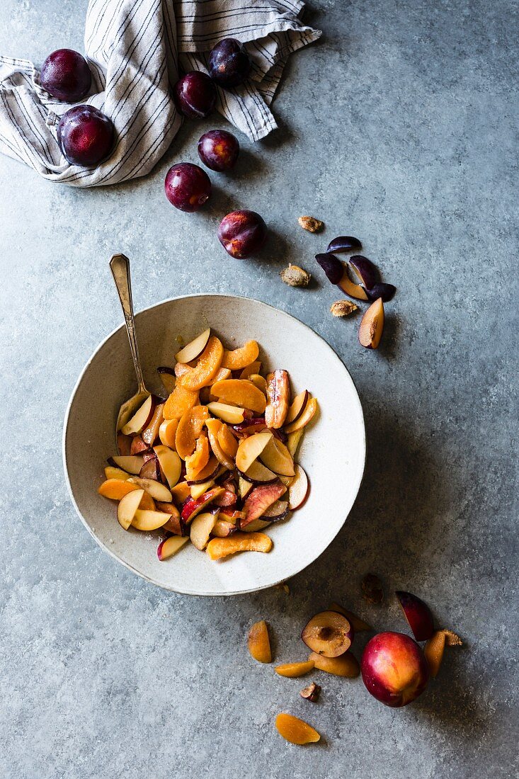 Peach, nectarine and plum wedges in a bowl