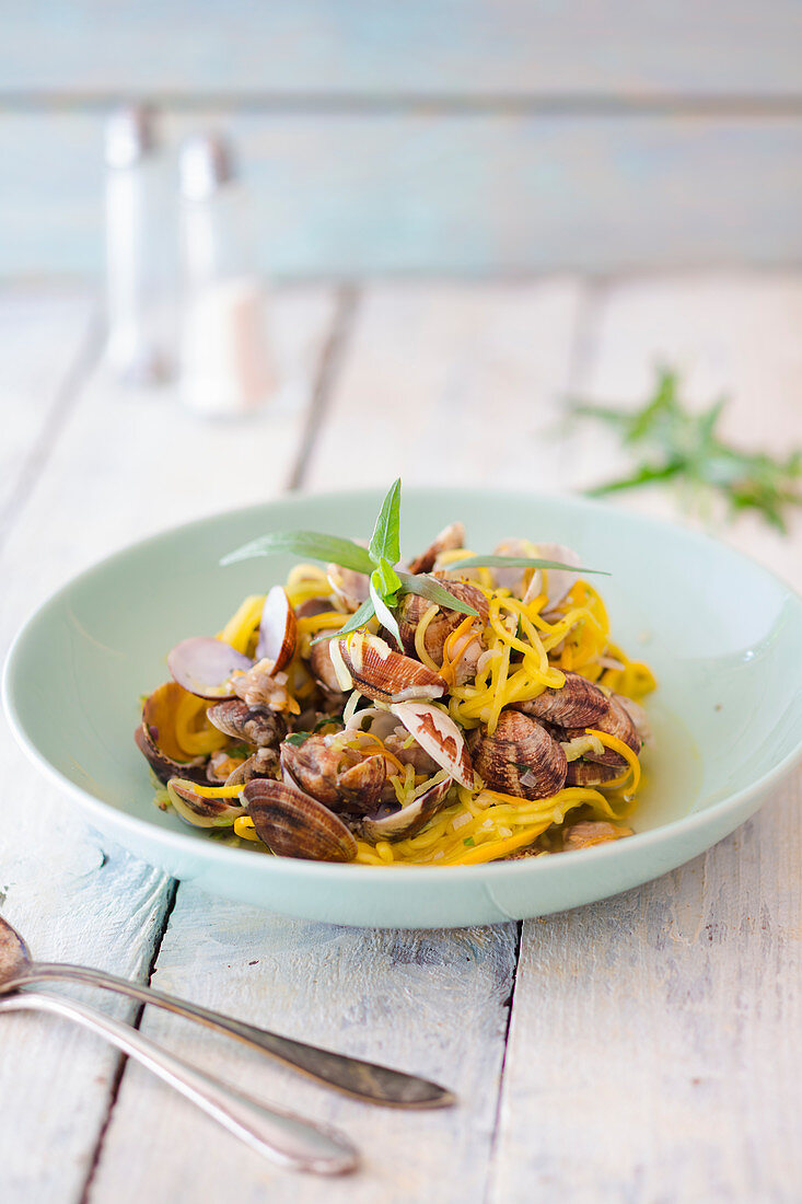 Courgette noodles with cockles