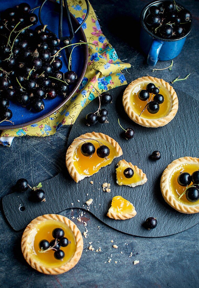 Blackcurrant tartlets with jelly glaze