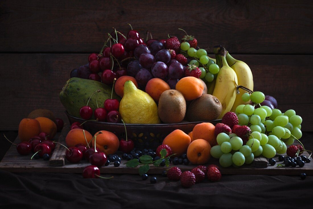 A fruit bowl full of fruit