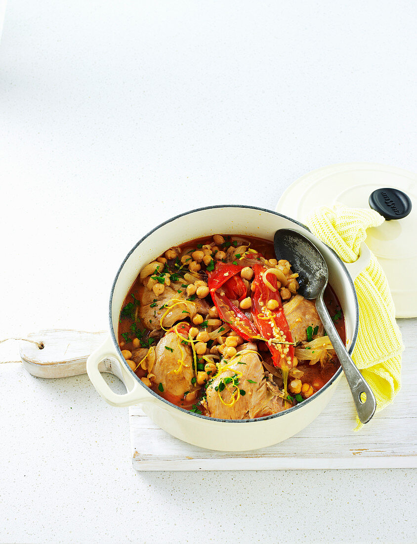 Geschmortes Huhn mit Kichererbsen, Zitrone und Knoblauch