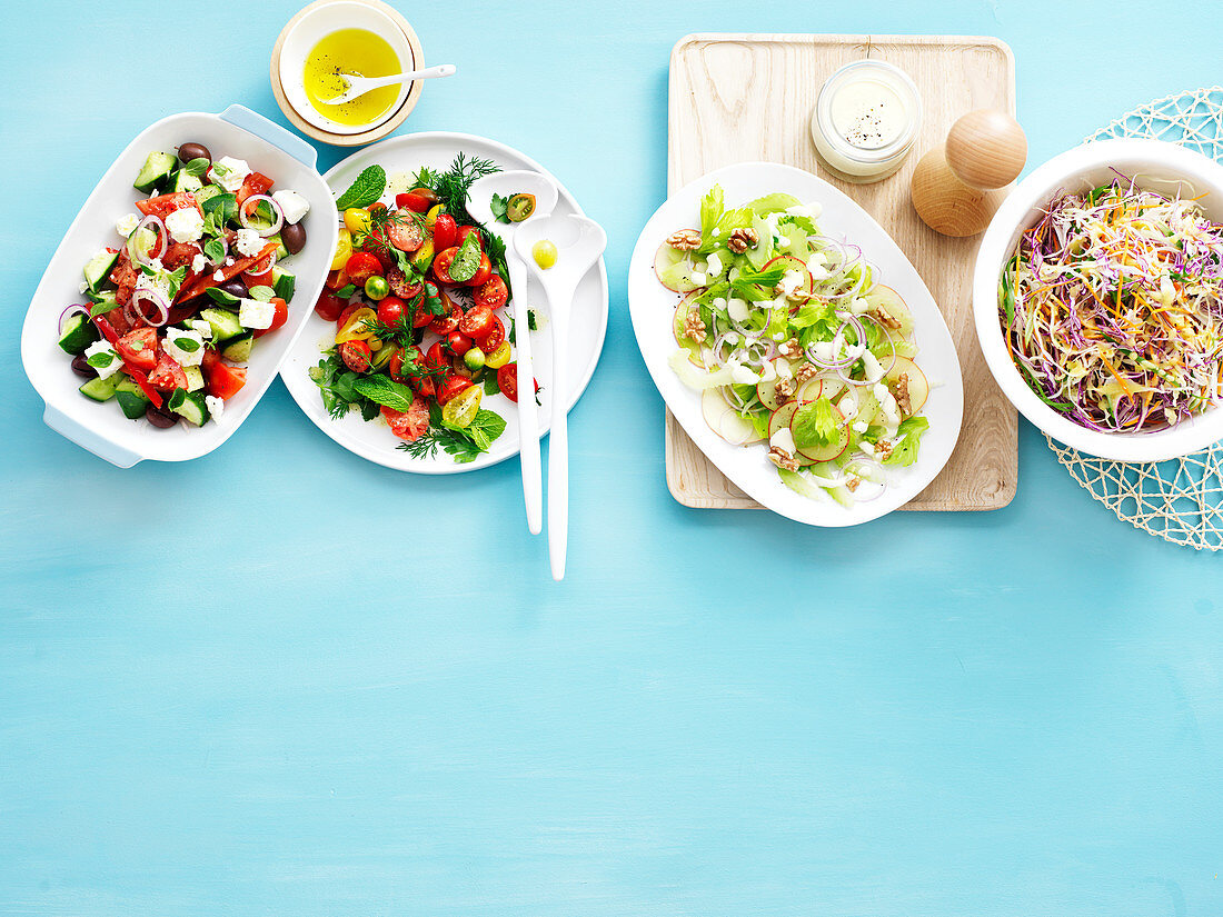 Vier verschiedene klassische Salate