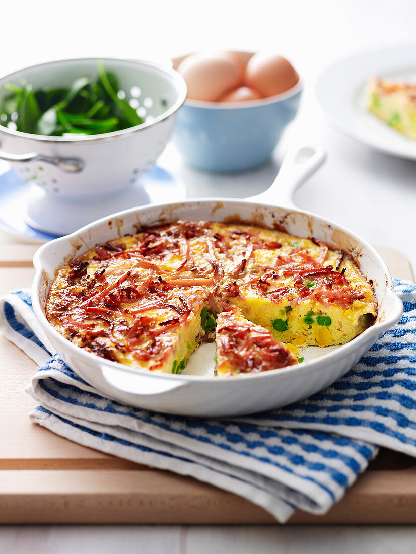 Frittata mit Erbsen, Mais und Speck