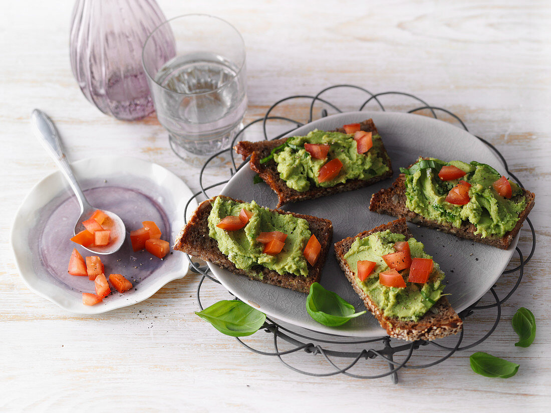 Wholemeal bread with avocado and coconut cream