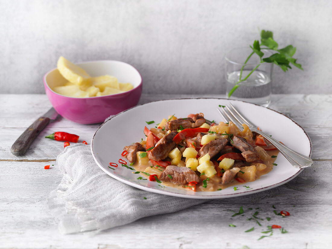 Ananas-Schweine-Curry mit Kokosmilch