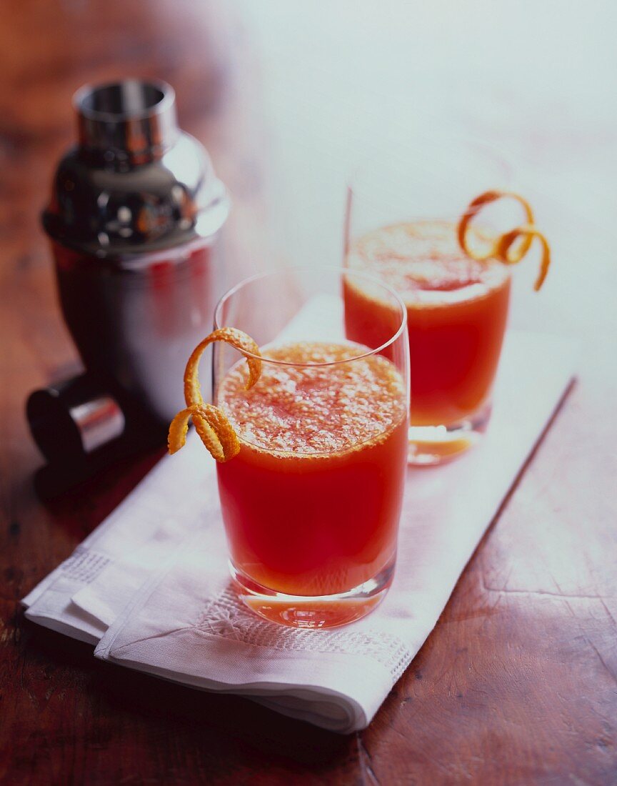 Cocktails mit Orangenschale