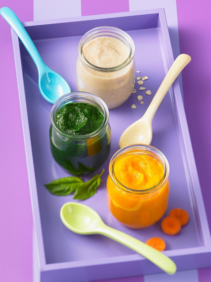 Baby food made of spinach, carrots and oats
