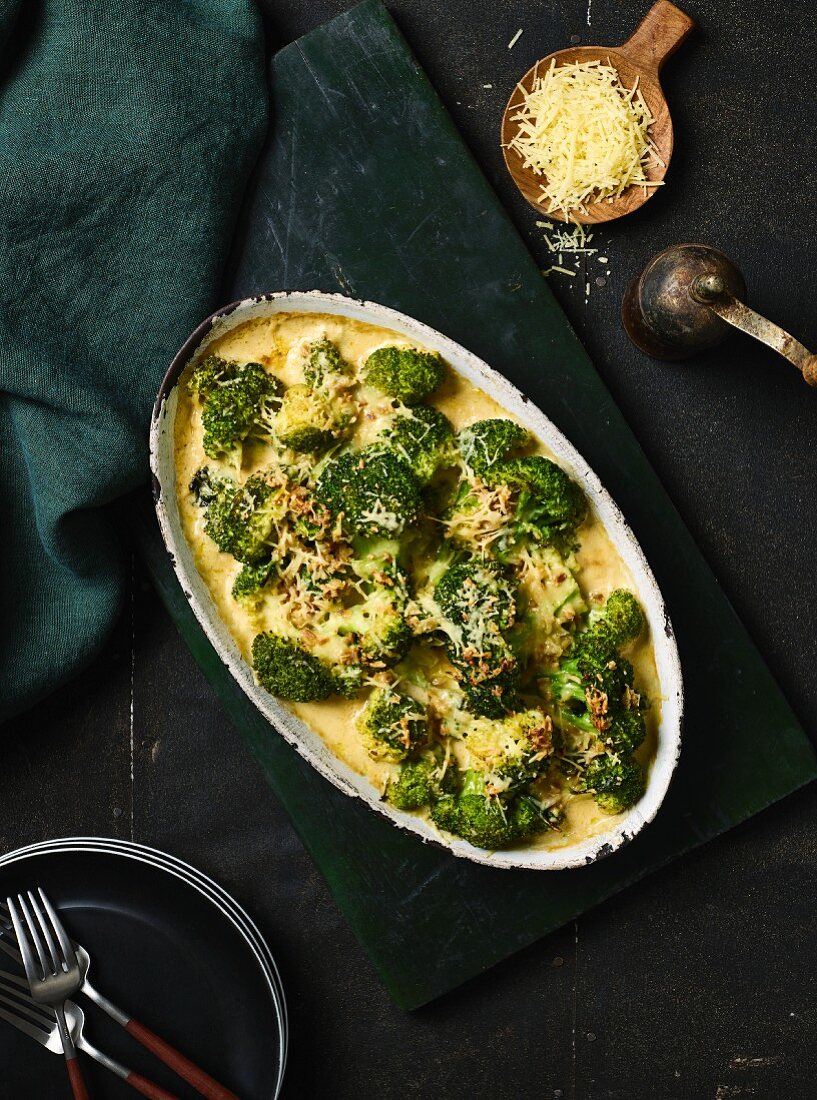 Creamy broccoli gratin with cheese