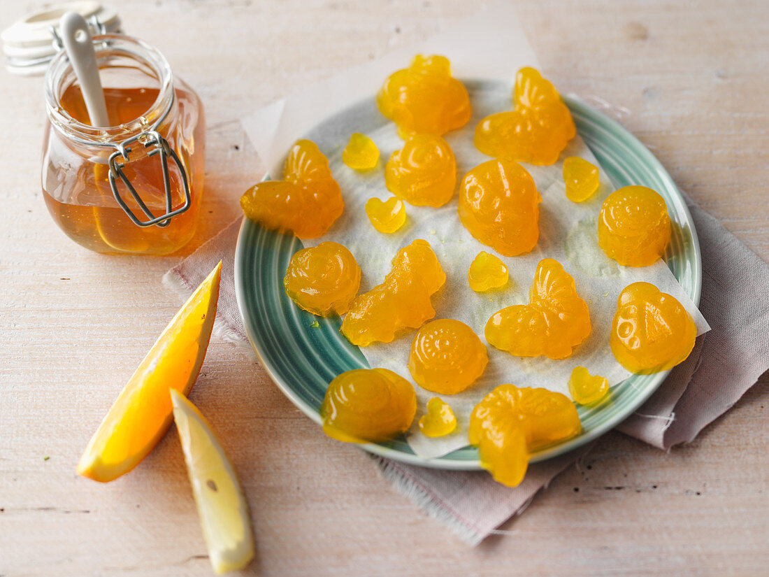 Turmeric fruit gummies with orange and ginger