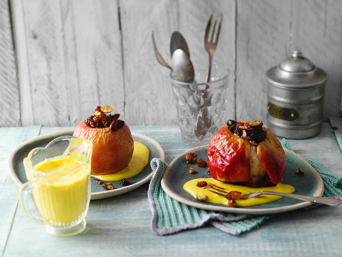 Turmeric baked apples with vanilla sauce