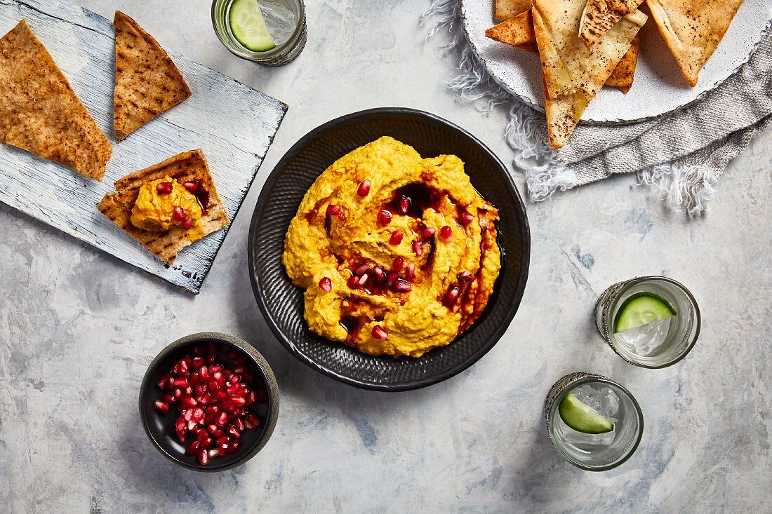 Hummus aus gebratenem Kürbis mit Granatapfelkernen