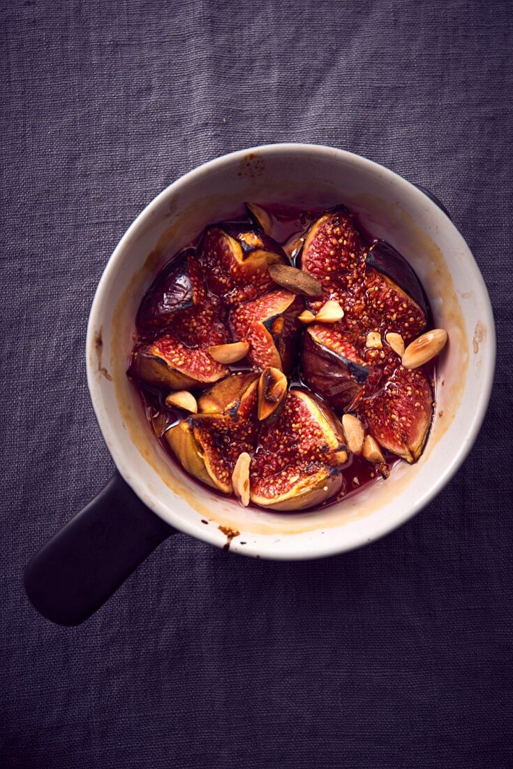 Roasted figs with honey and almonds