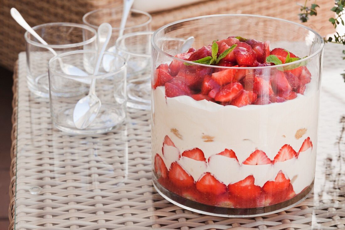 Erdbeertiramisu im Trifle-Glas