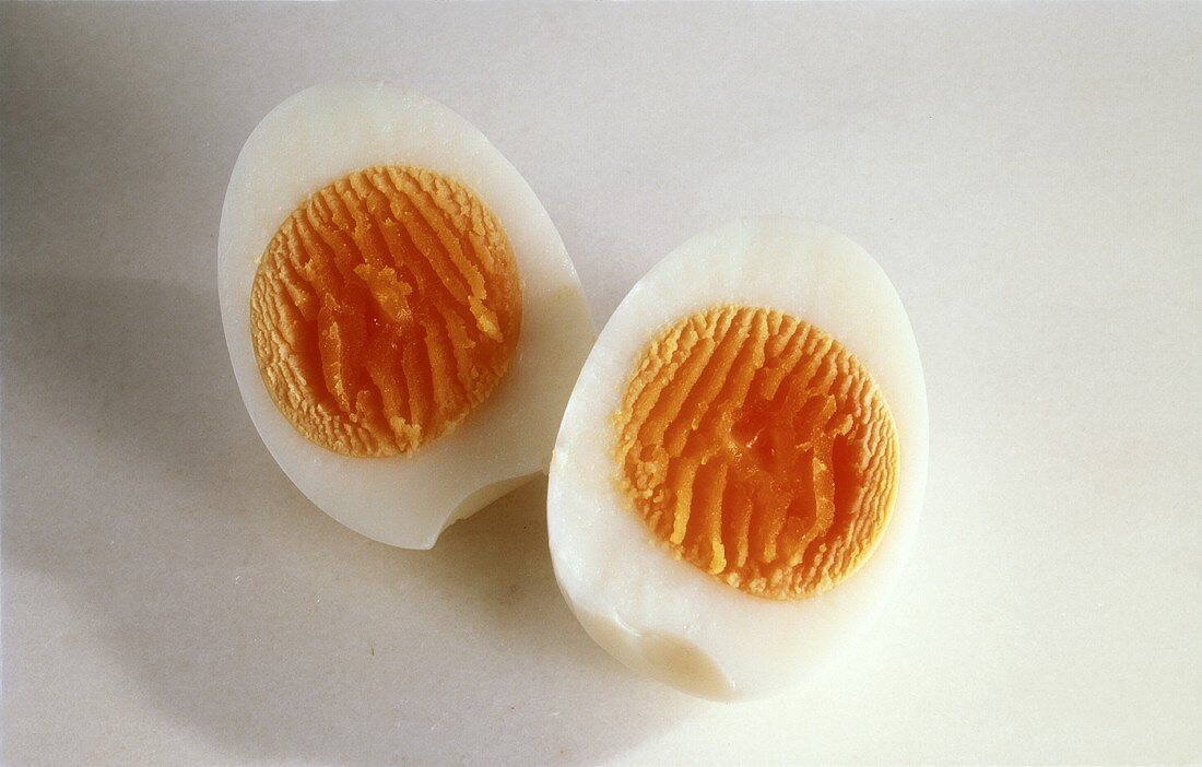 Hartgekochtes Ei, halbiert