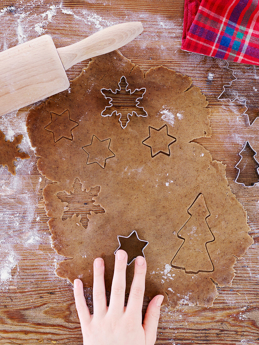 Cut out gingerbread cookies