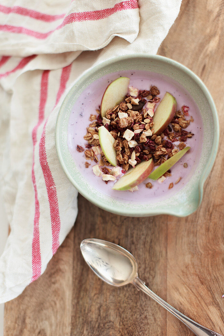 Muesli with apple and yoghurt