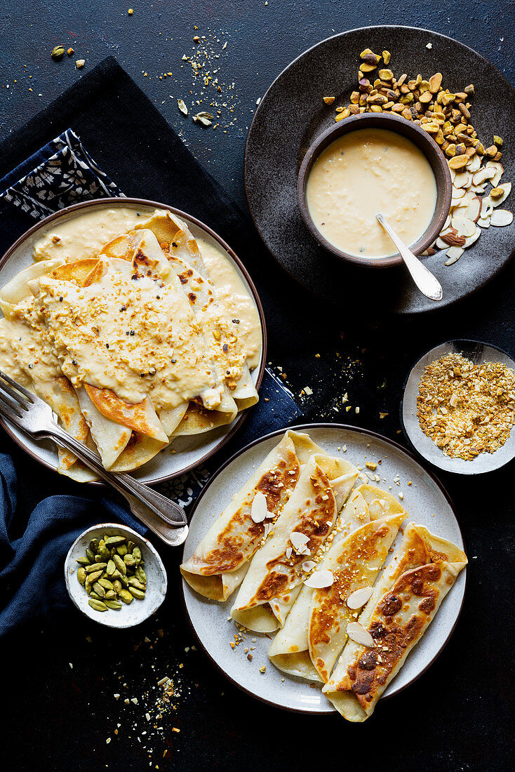 Süße Crepes mit Mandelsauce zum indischen Lichterfest