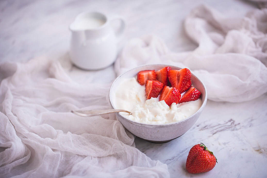 Cottage cheese, cream and strawberries