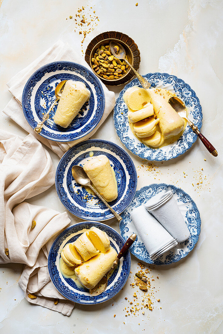 Kulfi (Eisdessert, Indien) mit Safran und Pistazien