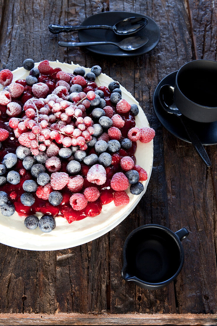 Cream cheese cake with frosted berries