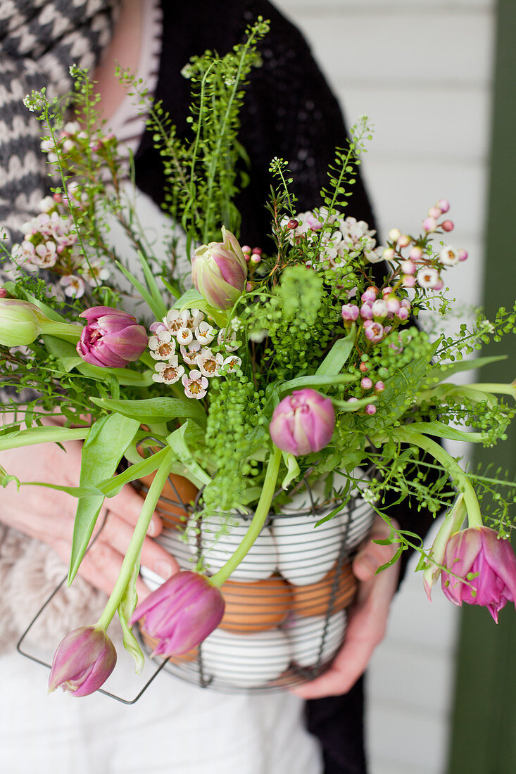 Bouquet of tulips, shepherd's purse and … – License image – 12806818 ❘  Image Professionals