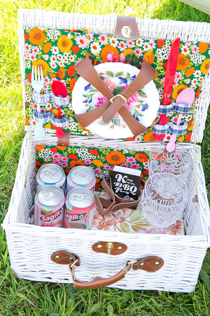 Picnic basket with dishes and drinks