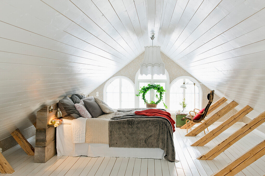 Bedroom in white under the sloping roof