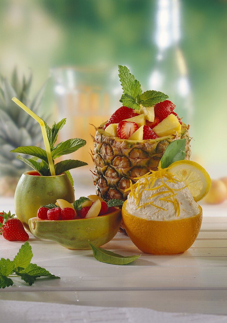 Fruchtsalate, Orangen-Quark-Creme & Früchtedrink in Früchten