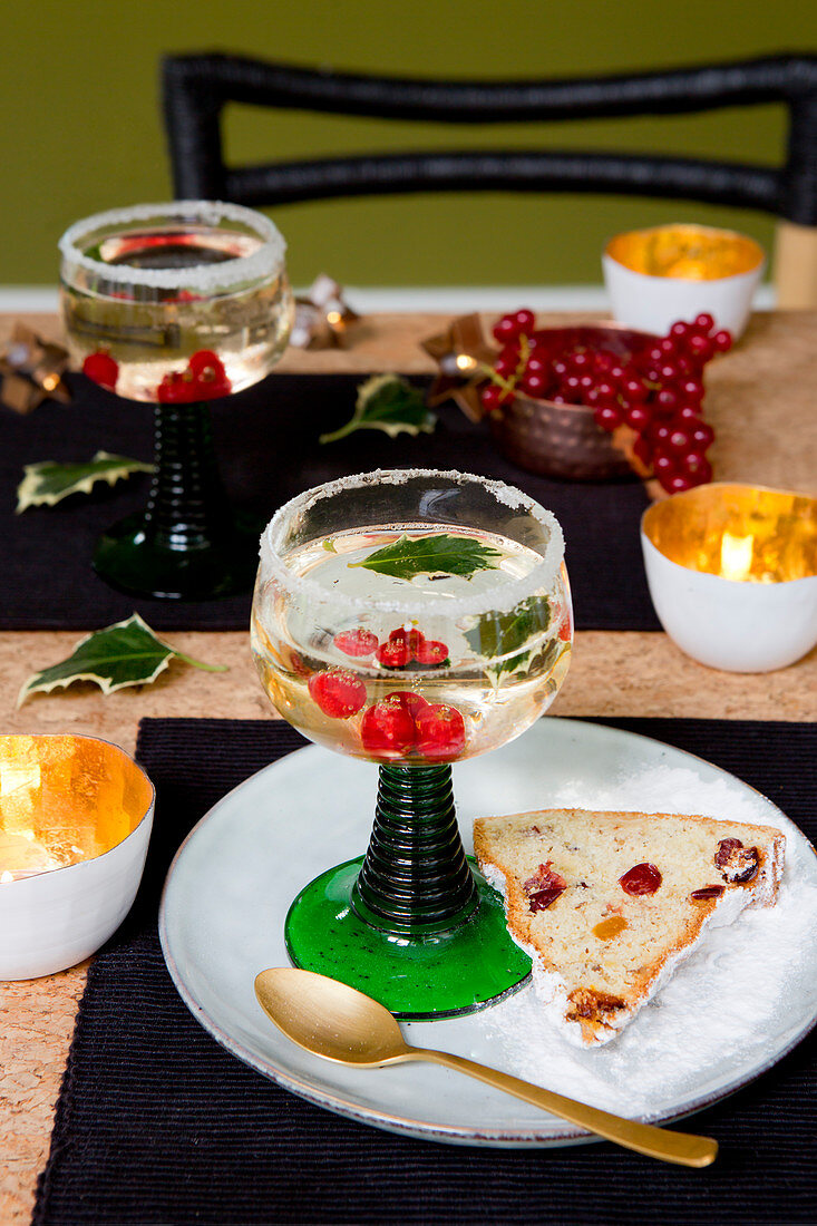 Wine jelly and fruit cake as a Christmas dessert