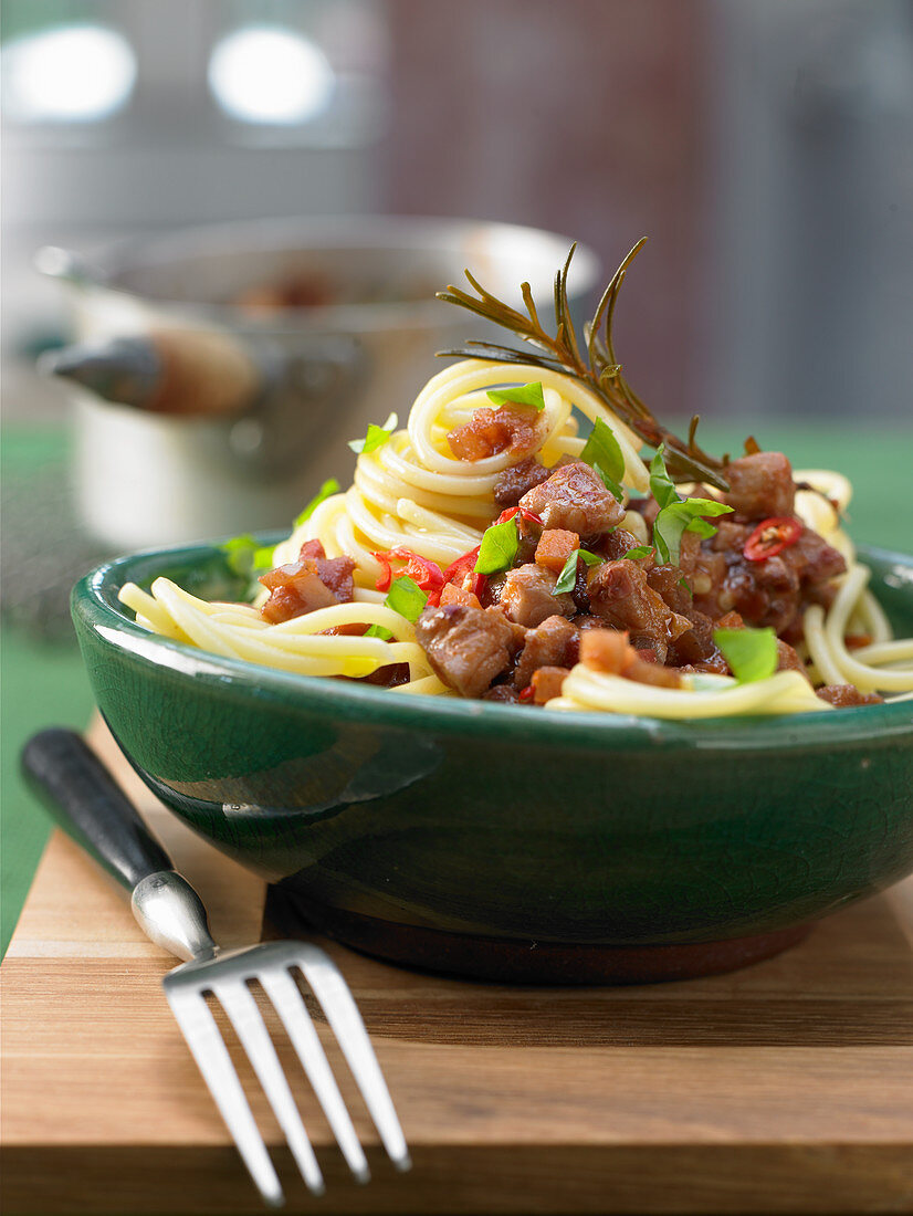 Spaghetti mit Rotbarsch-Bolognese