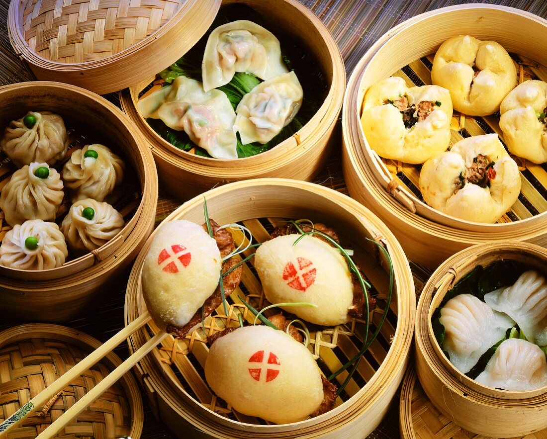 Various Asian pasties & dumplings in steaming baskets