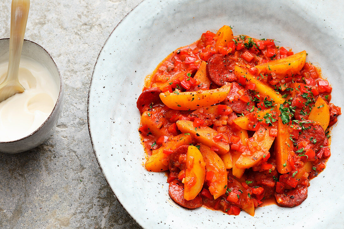 Potato goulash with pointed pepper and chorizo