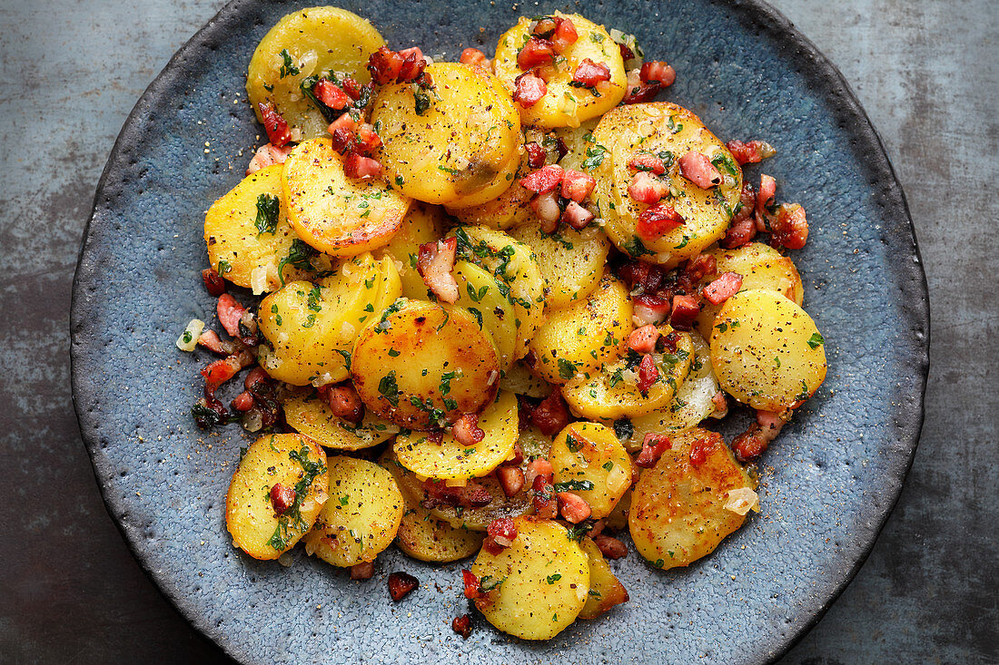 Fried potatoes with bacon and onions
