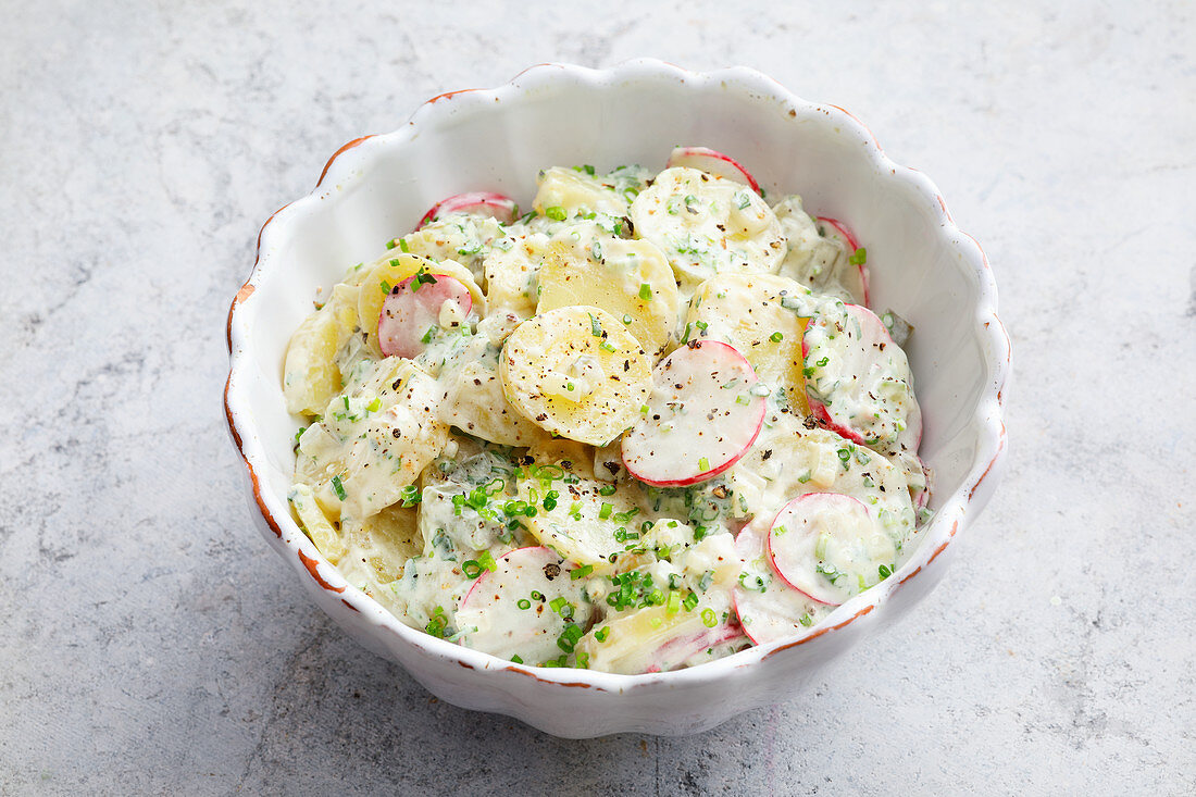 Cremiger Kartoffelsalat mit Radieschen