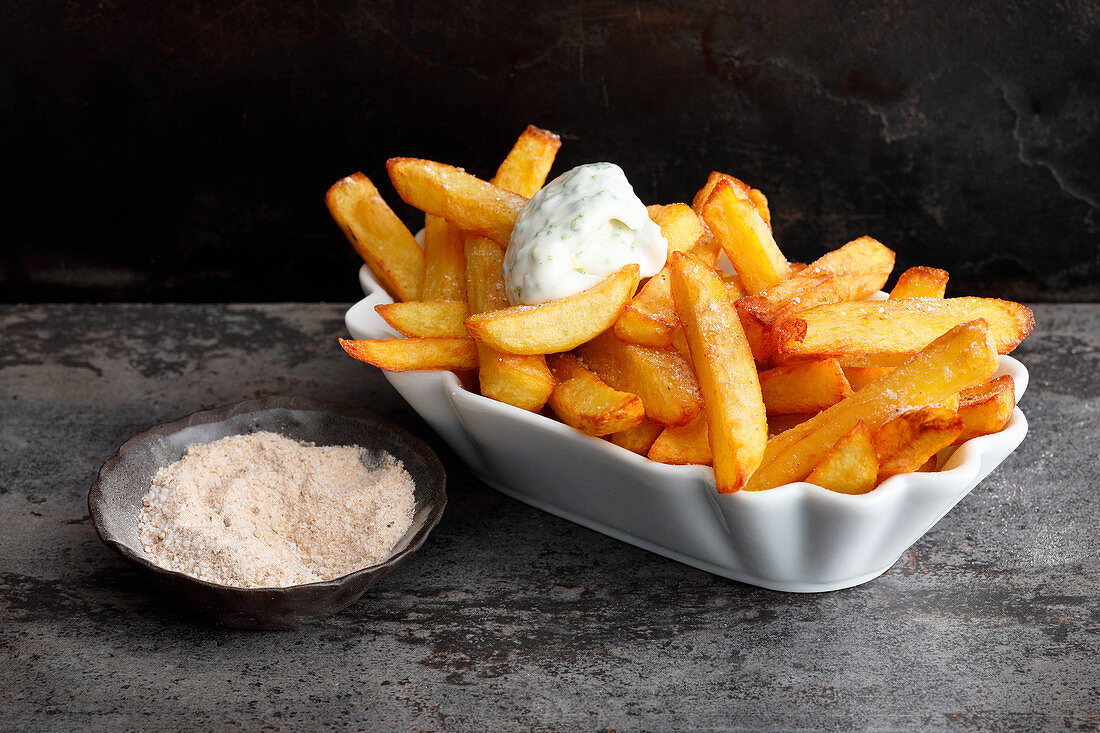 Chips with lemon mayonnaise