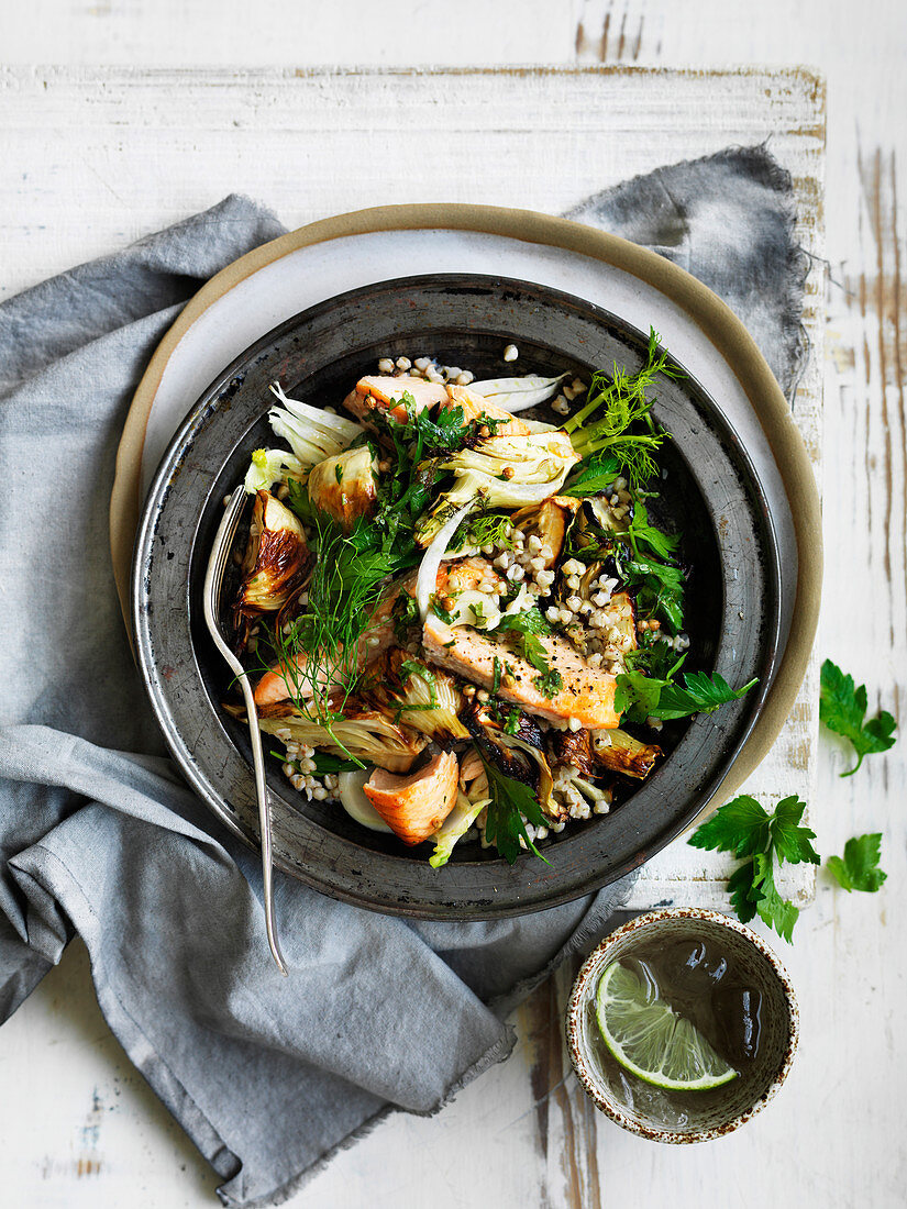 Buchweizensalat mit Räucherforelle und Fenchel