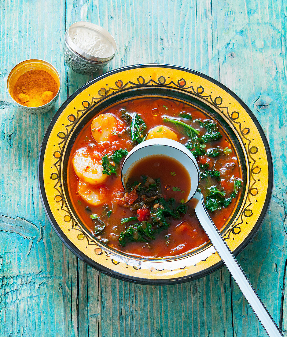 Kale soup with turmeric