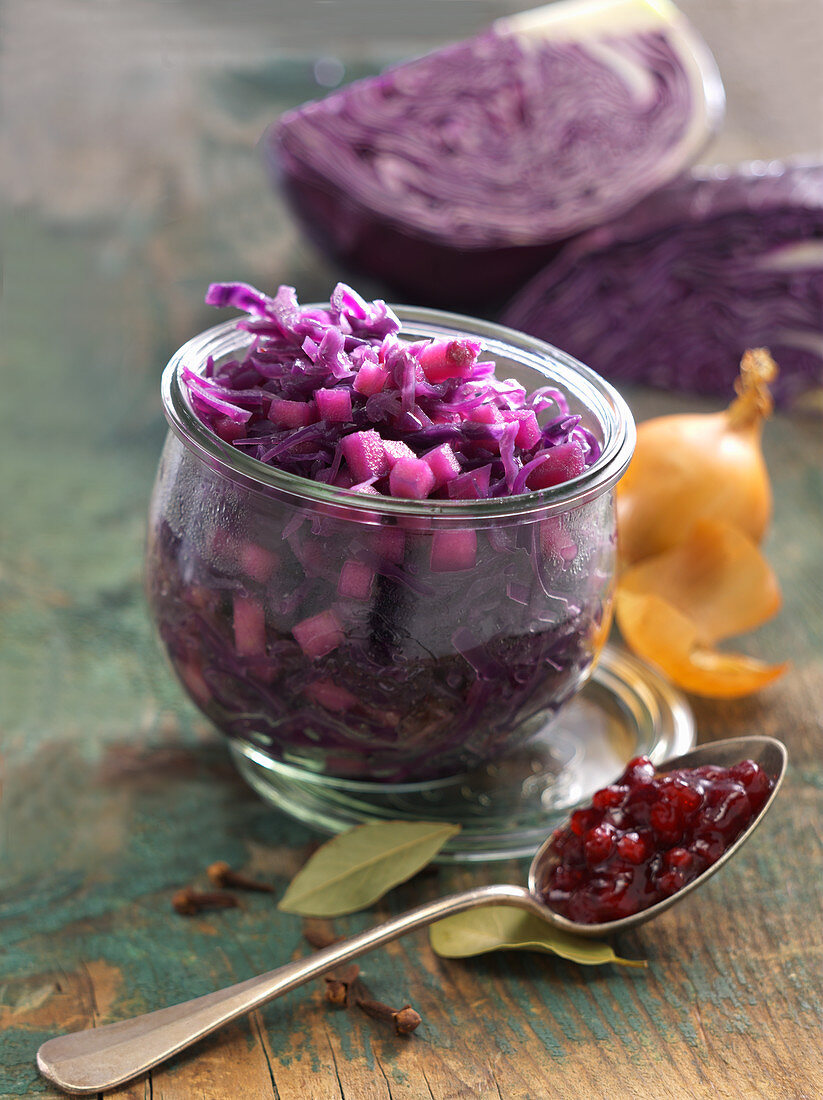 Red cabbage with quinces