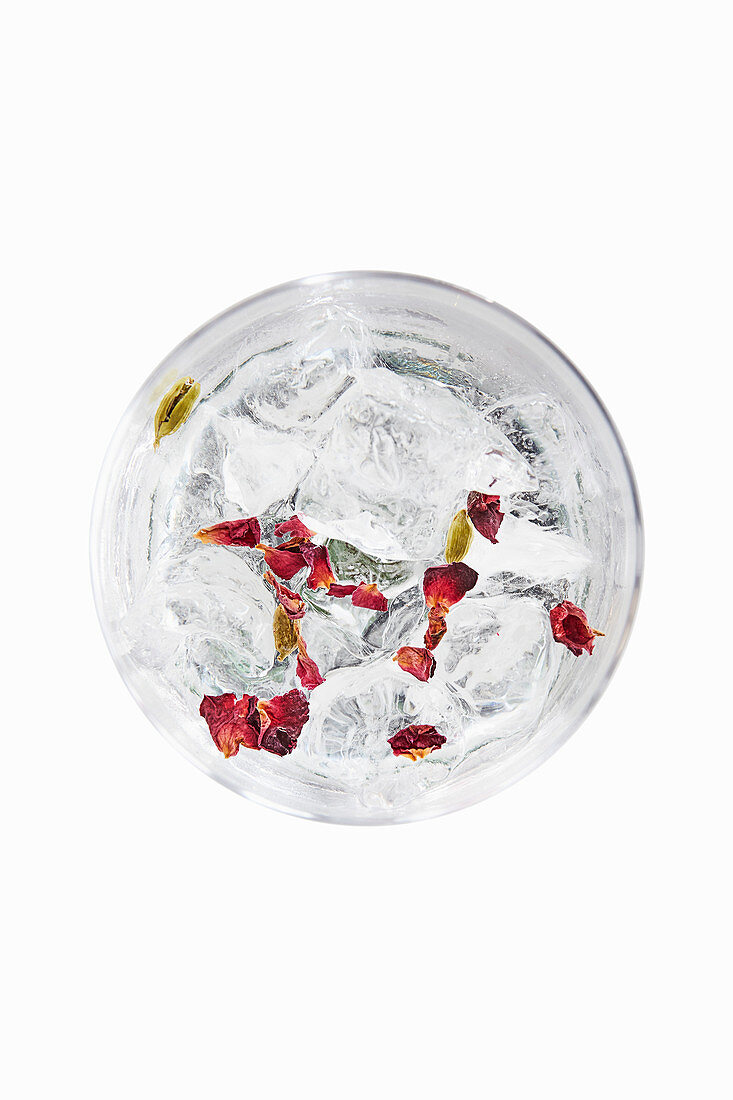 Spiced gin and tonic with cardamom and rose petals