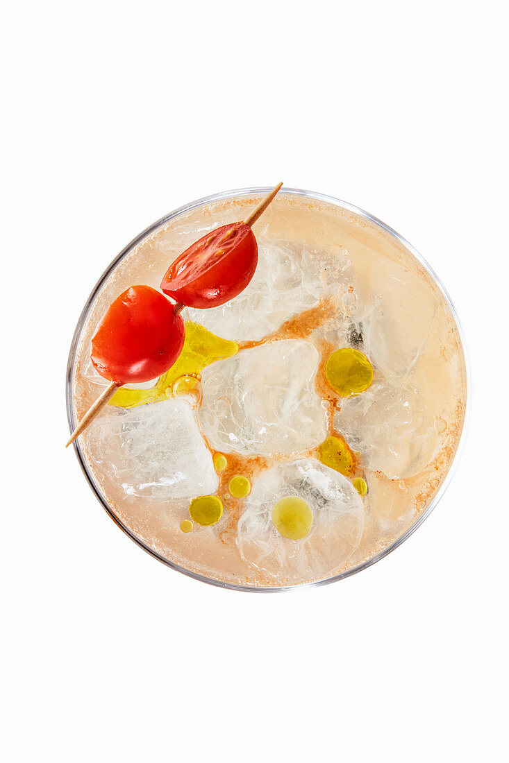 Med savoury gin and tonic with olive oil
