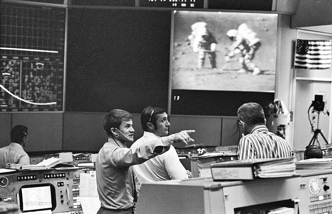 Mission control during Apollo 15 Moon landing,1971