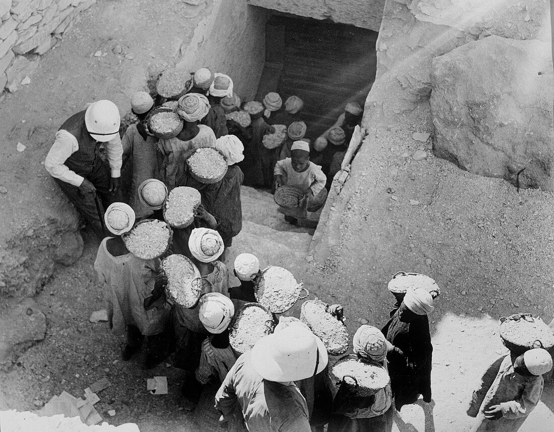 Closing the Tomb of Tutankhamun, Egypt, February 1923