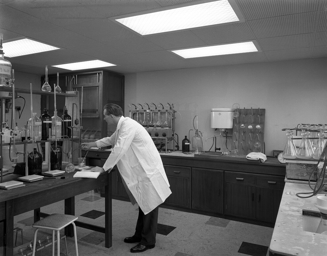 Laboratory facility at Spillers Animal Foods, 1960