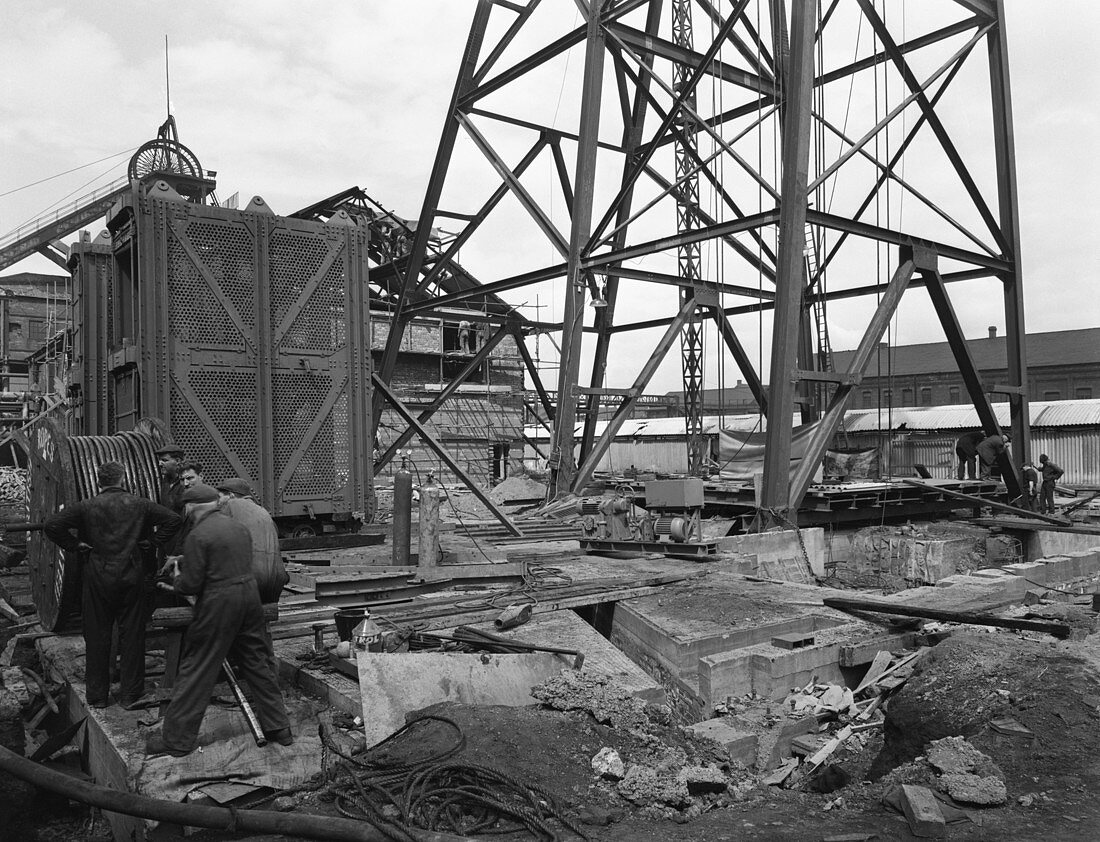 Installing a cage at Hickleton Main pit, Yorkshire, 1961