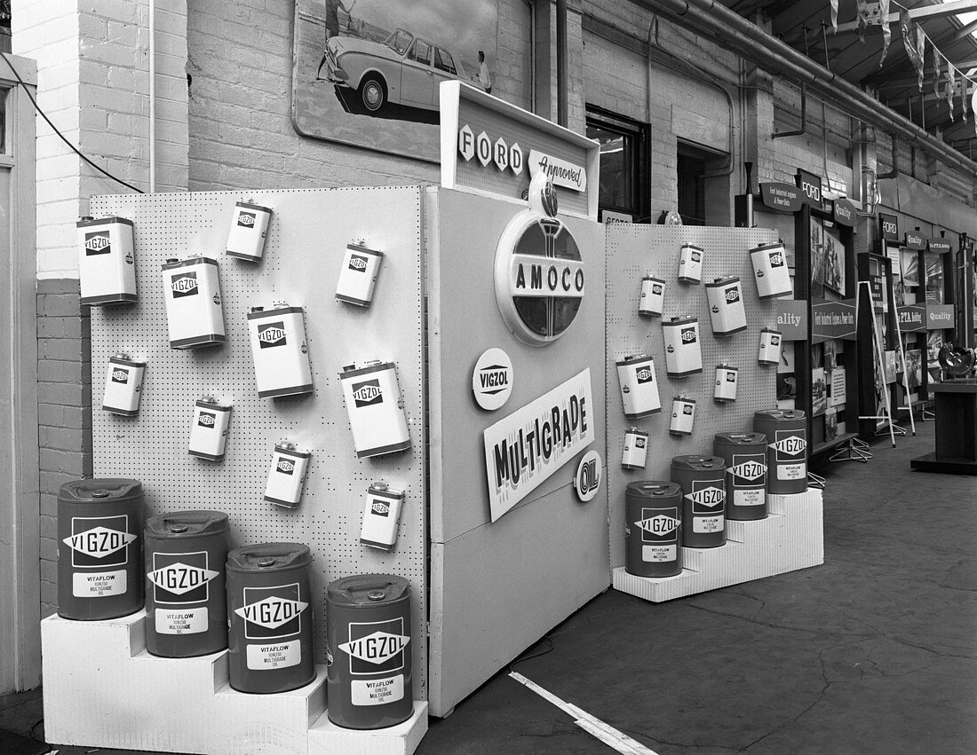 Exhibition stand for Vigzol Oil from Amoco, 1964